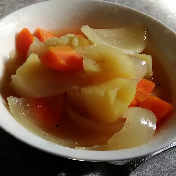 寒い朝に！体が温まる生姜と野菜のスープ